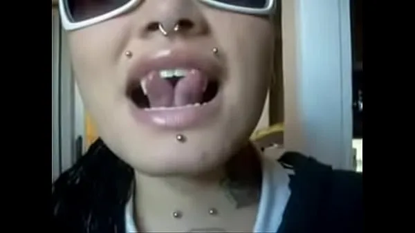 Nouveau Langue fendue - Piercing et tatouagesmégaTube