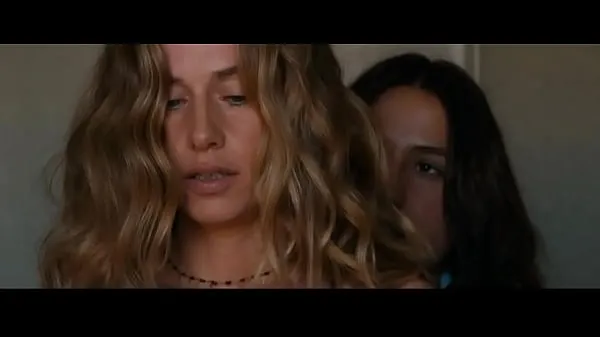 Cécile De France, Izïa Higelin in Summertime (2015) - 2 Tiub mega baharu