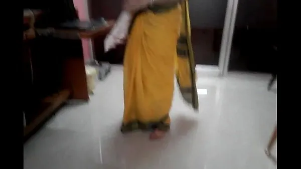 New Desi tamil Married aunty exposing navel in saree with audio mega Tube