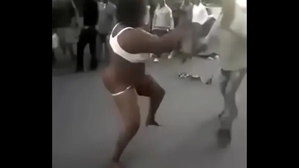 New Woman Strips Completely Naked During A Fight With A Man In Nairobi CBD mega Tube