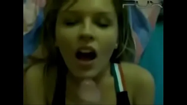 Neue Facial Blowjob Cheerleader saugt Schwanz und füllt ihr Gesicht mit MilchMega-Tube