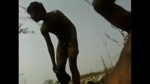 Novo Dois gays índios Tamil transando na praia mega tubo