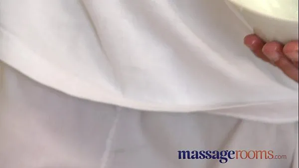 أنبوب Massage Rooms Mature woman with hairy pussy given orgasm ضخم جديد