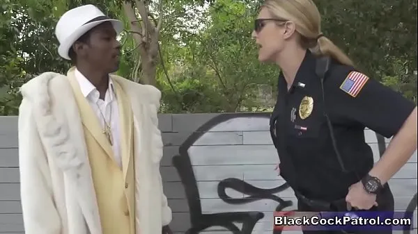 New Female Cops Bust Black Pimp & Make Him Their Bitch mega Tube