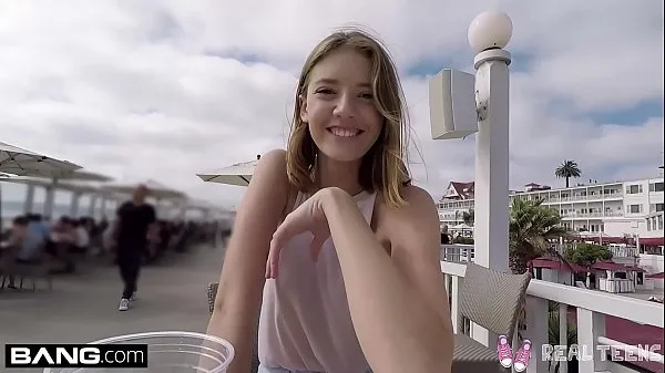 Novo Real Teens - POV brinca em público mega tubo