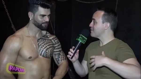 ใหม่ PapoMix entrevista stripper Thomppson em sex-club de São Paulo mega Tube