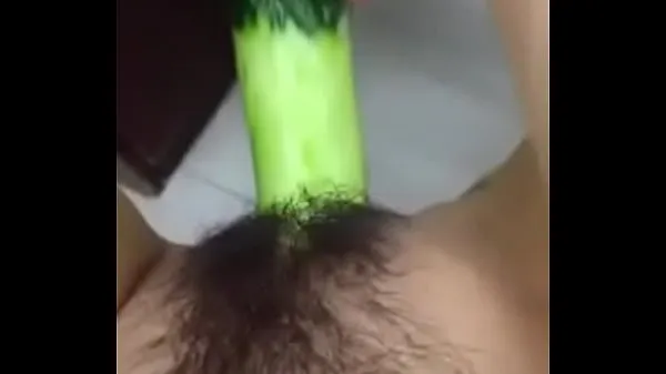 Yeni Teen Having Fun with a Cucumber mega Tüp