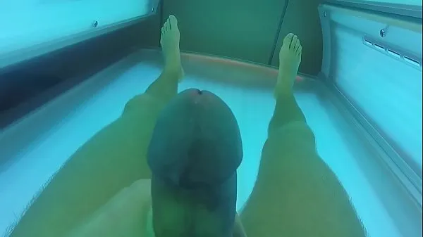 新的 Cumming While Getting Tan in Public Solarium 超级管