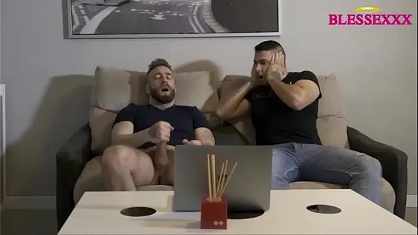 Nouveau En regardant mon propre porno avec mon ami gay, nous nous caressons ensemble et jouissons - Magic Javi & Manuel ScalcomégaTube