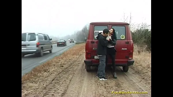 Новый Brunette babe fucked on streetмега-тюб