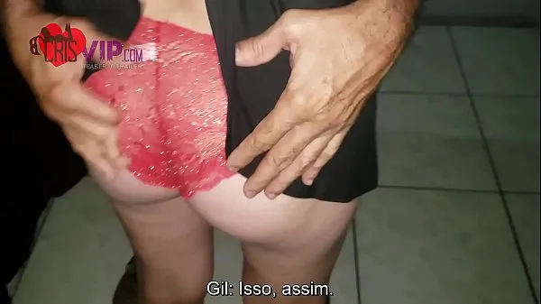 Yeni Esposa Hotwife com dois caras no sexshop humilhando o marido Cuckold que filma toda a putaria mega Tüp