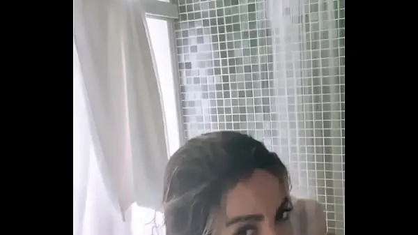 Novo Anitta Vaza Seios Enquanto Toma Banho mega tubo