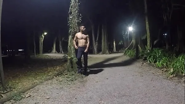 Novo Homem nu se masturbando no Parque Vol 2 mega tubo