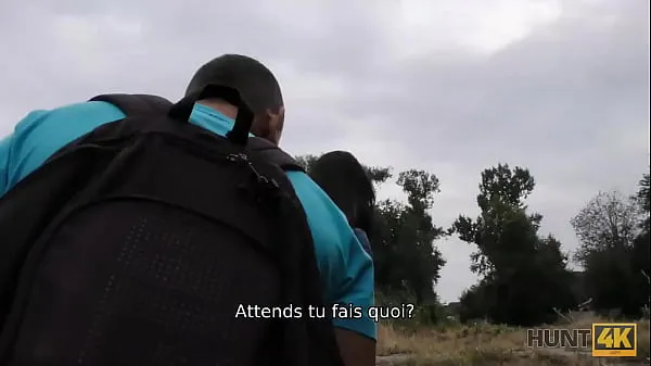 Nouveau HUNT4K. Le sexe en extérieur avec un chasseur se termine pour une brune bronzée avec une éjaculationmégaTube