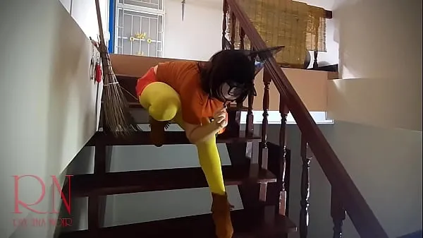 Nouveau Dirty Velma effectuant dans la vieille maison à l'escalier VELMA à la recherche de traces d'un crime SCOOBY DOO SCOOBY DOO, VELMA, regina noir, lingerie, bas, nylon, culotte, collants, collants, bikini, pin-up, nu, nu, masturbationmégaTube