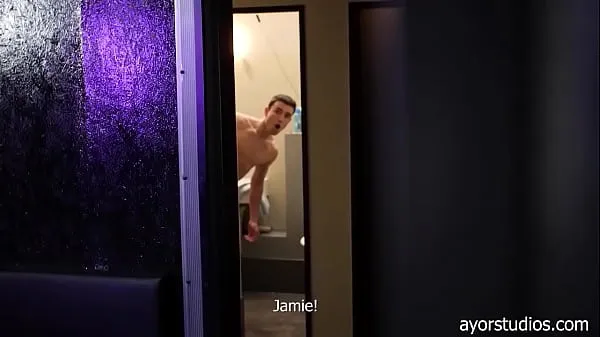 أنبوب Simon interrupted while masturbating in the shower ضخم جديد