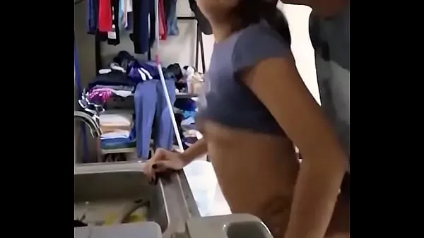 新的 Cute amateur Mexican girl is fucked while doing the dishes 超级管