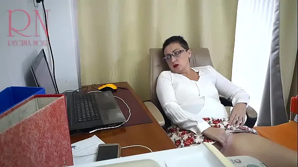 Nuevo Secretaria mujer se la follan con un consolador. Cámara ocullta en la oficina megatubo