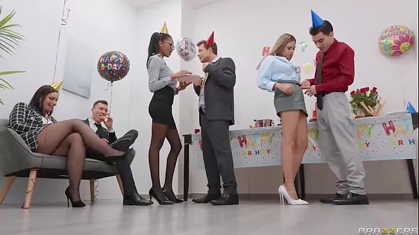 Новый Workplace Pussy Party - Tina Fire, Irina Cage / Brazzers / полный стрим смега-тюб