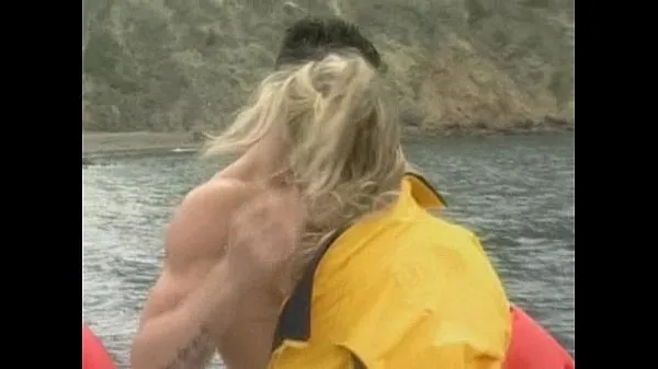 Nouveau Sexe sur un bateau avec Farrah aux gros seinsmégaTube