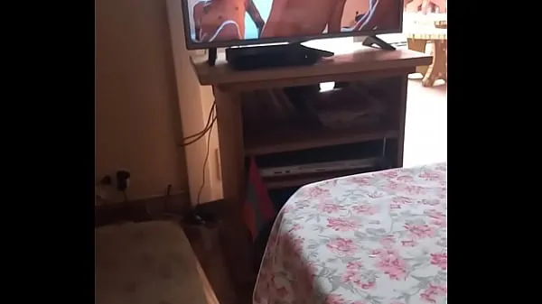 Nuevo Me toco, mirando tv, y me caliento megatubo