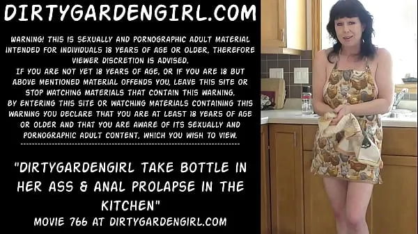 Nieuwe Dirtygardengirl take bottle in her ass & anal prolapse in the kitchen megabuis