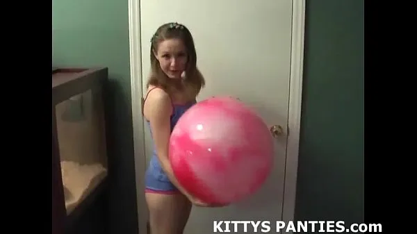 Nuevo 18 year old teen Kitty loves playing with playdough megatubo