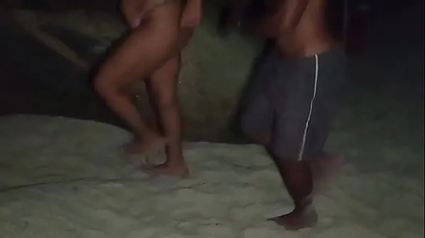 New Sexo público arriscado na praia quase pego pela polícia mega Tube
