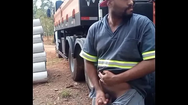 Új Worker Masturbating on Construction Site Hidden Behind the Company Truck mega cső