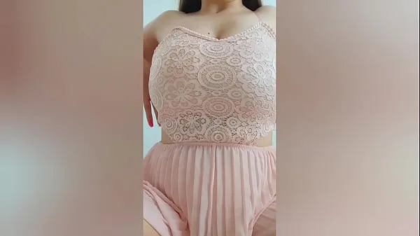 Nuevo Jovencita con vestido rosa jugando con sus grandes tetas frente a la cámara - DepravedMinx megatubo