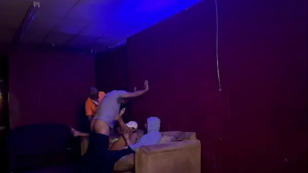 Új Gangbang in Adult Theater mega cső