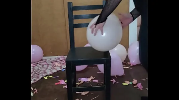 新しいCleaning the balloons room after blow a lot of big boysメガチューブ