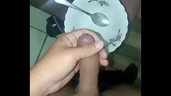 Novo Submissive urinates on a plate for his mistress mega tubo